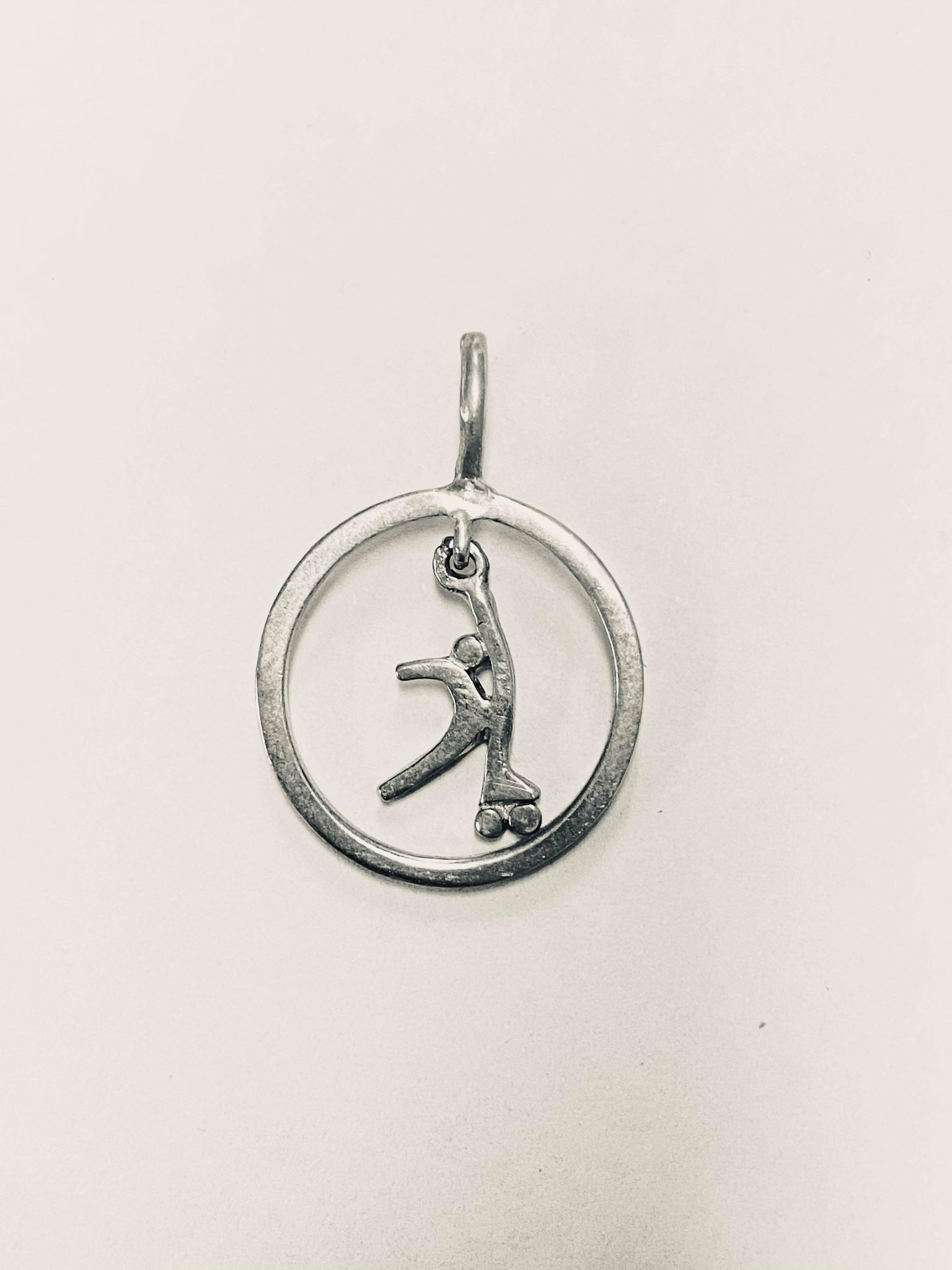 SKATE ART Circle With Dangle Skater